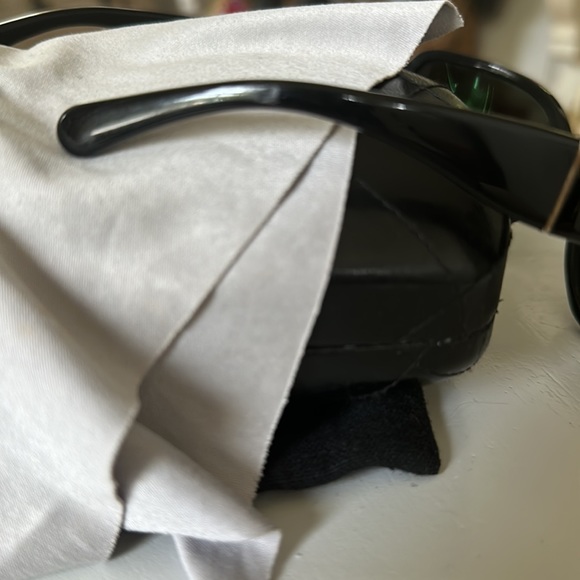 Authentic Chanel Sunnies - Picture 8 of 9